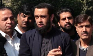 روٹی دینے کا دعویٰ کرنے والے پینے کا پانی ٹینکروں سے دیتے ہیں، عطاء تارڑ