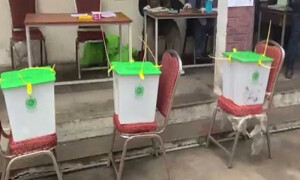 عام انتخابات 2024: مختلف حلقوں میں پولنگ کا عمل تاخیر کا شکار