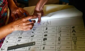 پولنگ کے اوقات میں کیا کچھ ہوتا رہا