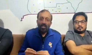 فاروق ستار کی گاڑی پر فائرنگ کی خبر، ایم کیو ایم رہنما کا اہم بیان جاری