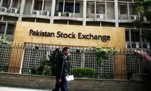 الیکشن کے بعد پہلے دن اسٹاک مارکیٹ میں 860 پوائنٹس کی کمی