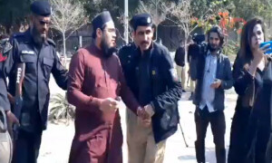 کراچی: انتخابی نتائج کیخلاف نکالی گئی ٹی ایل پی کی ریلی پر لاٹھی چارج، متعدد کارکنان گرفتار
