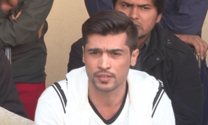 فاسٹ بالر محمد عامر کا عمران خان کی تصویر سے متعلق دلچسپ تبصرہ