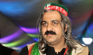 عمران خان نے علی امین گنڈا پور کو وزیر اعلیٰ خیبر پختونخوا نامزد کردیا