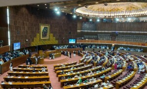 آئین کے تحت کیا صدر علوی آزاد اراکین کو حکومت سازی کی دعوت دے سکتے ہیں