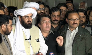 پی ٹی آئی وفد کی فضل الرحمان سے ملاقات، جے یو آئی کے ساتھ چلنے کا اعلان