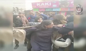 پی ٹی آئی کا احتجاج: کئی خواتین گرفتاری کےبعد نامعلوم مقام پر منتقل، سلمان اکرم راجہ بھی گرفتار