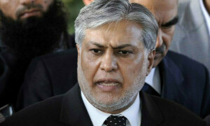 حکومت سازی پر ملاقاتیں، اسحاق ڈار نے دونوں جماعتوں کو لب کشائی سے روک دیا
