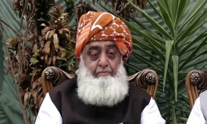 دفاعی قوت پلکیں ہیں، لیکن آنکھوں میں گرنے لگیں تو نکالنا پڑیں گی، فضل الرحمان