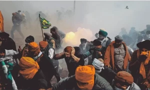 بھارتی پولیس اور کسانوں میں لڑائی، ایک نوجوان کسان اور 2 اہلکار ہلاک