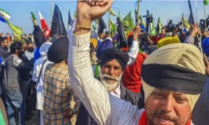 مودی سرکار کسانوں کا احتجاج کچلنے پر تُل گئی، سوشل میڈیا بند