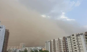 کراچی میں آج بھی تیز سرد ہوائیں، درجہ حرارت گر گیا