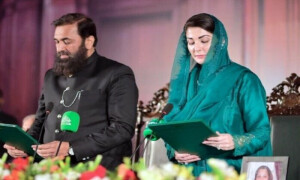 مریم نواز نے حلف برداری میں کس برانڈ کا جوڑا اور جوتے پہنے، قیمت کیا ہے؟
