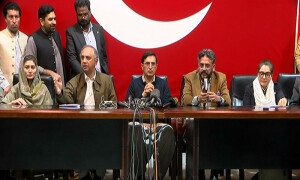 پی ٹی آئی نے آئی ایم ایف کو خط لکھ دیا، قرض دینے سے پہلے سیاسی استحکام مد نظر رکھنے کا مطالبہ