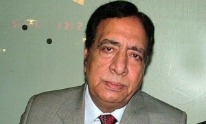 سپریم کورٹ نے عطاء الحق قاسمی کیس کا فیصلہ آئندہ سماعت تک معطل کردیا