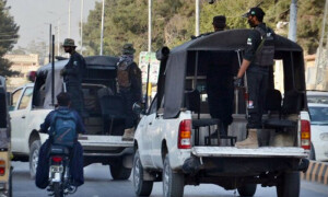 نوشکی: نامعلوم افراد کا تھانے پر حملہ، اہلکاروں کو یرغمال بنا کر اسلحہ اور گاڑی لے گئے