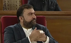 &rsquo;پہاڑوں پر جانے والے نیچے آکرقومی دھارے میں شامل ہوں&lsquo; سرفراز بگٹی کا پہلا خطاب
