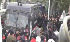 پی ٹی آئی کے کئی شہروں میں مظاہرے، لاہور میں گرفتاریاں