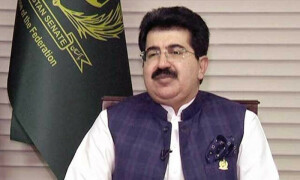 چیئرمین سینیٹ کو عہدے سے ہٹانے کیلئے لاہور ہائیکورٹ میں درخواست دائر