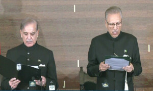 شہباز شریف نے پاکستان کے 24 ویں وزیراعظم کے طور پر عہدے کا حلف اٹھالیا