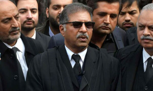پشاور ہائیکورٹ کا فیصلہ صرف وفاق اور خیبرپختونخوا اسمبلی پر لاگو ہوگا، علی ظفر