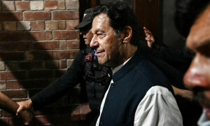سکیورٹی اہلکار اب عمران خان کی ملاقاتوں کی گفتگو نہیں سن سکیں گے، سپرینٹنڈنٹ اڈیالہ جیل