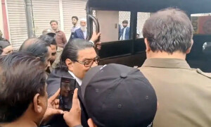 مختلف شہروں میں پی ٹی آئی کا احتجاج، سلمان اکرم، لطیف کھوسہ اور متعدد اراکین اسمبلی سمیت 20 سے زائد کارکنان گرفتار