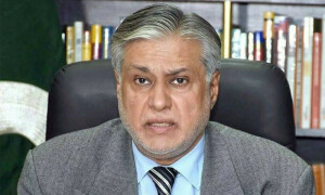 سینیٹ انتخابات: اسلام آباد سے ٹیکنوکریٹ کی نشست پر اسحاق ڈار کے کاغذات نامزدگی جمع