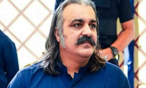 عمران خان کی علی امین گنڈاپور کو سکیورٹی اداروں سے تعاون کی ہدایت