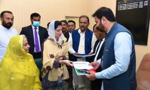 آصفہ بھٹو نے این اے 207 سے کاغذات نامزدگی جمع کرادیے