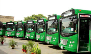 شرجیل میمن کا کراچی میں عید کے بعد نئی بسیں چلانے کا اعلان