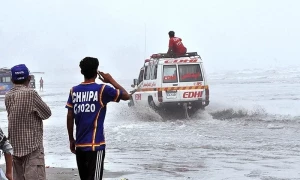 کراچی: سمندر میں چھلانگ لگانے والے نوجوان کی لاش نکال لی گئی