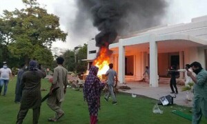 جناح ہاؤس حملہ کیس: اسد عمر سمیت 79 ملزمان کی قبل ازگرفتاری ضمانتوں میں توسیع