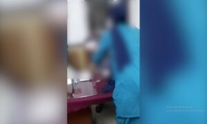 جی سی یونیورسٹی کی طالبہ نے اسسٹنٹ پروفیسر کو فائلوں سے مارا، بال بھی نوچ ڈالے