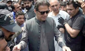 توہین عدالت درخواست پر سپرنٹنڈنٹ اڈیالہ جیل کی معافی، عدالت کا 26 مارچ کو عمران خان سے ملاقات کرانے کا حکم