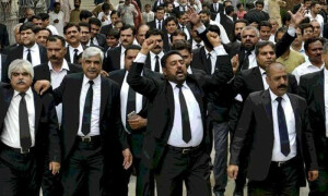 ججز کا خط: اسلام آباد، سندھ، لاہور اور خیبرپختونخوا ہائیکورٹ بار کا چیف جسٹس سے کارروائی کا مطالبہ