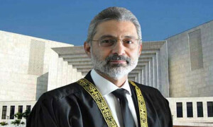 فیصلے میں غلطی ہوئی تو اصلاح کریں گے، ڈنڈے اٹھا کر فساد پھیلانے سے بہتر ہے مناسب طریقہ اختیار کیا جائے، چیف جسٹس