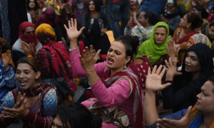 علما کو ہمارے جنازے پڑھانے پر راضی کیا جائے، خواجہ سراؤں کی گورنر خیبرپختونخوا سے فریاد