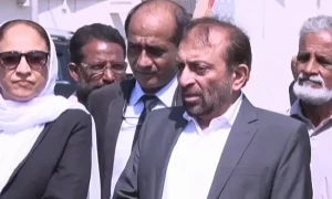 سندھ حکومت نے کراچی کو ڈاکوؤں کے سپرد کر دیا، فاروق ستار