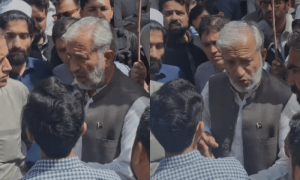 ممبر خیبرپختونخوا اسمبلی عبدالسلام کا کارکنان کے ہمراہ پیسکو مردان آفس پر دھاوا