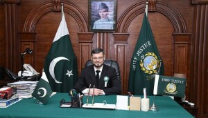 چیف جسٹس پشاور ہائیکورٹ کا جسٹس فائز عیسی کو خط، عدالتی تعیناتیوں میں &rsquo;فیورٹ ازم&lsquo; کی شکایت