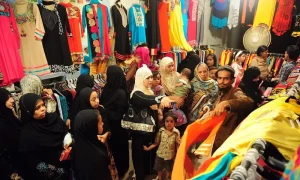 عید کی تیاریاں عروج پر، کراچی کے بازاروں میں رش بڑھ گیا