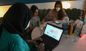 فیس بُک نے مشہور پاکستانی گروپ &rsquo;سول سسٹرز&lsquo; کو بند کیوں کیا تھا؟ وجہ سامنے آگئی