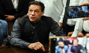 ہمارے کچھ لوگ اسٹیبلشمنٹ سے رابطے میں ہیں جو پارٹی توڑنا چاہتے ہیں، عمران خان