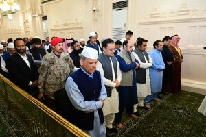 وزیراعظم کی روضہ رسول اللہﷺ پر حاضری، رات مدینہ میں گزاری