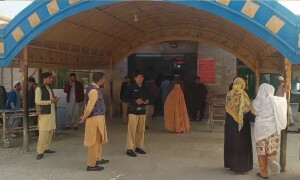 بچی کے دم توڑنے پر چارسدہ اسپتال میں فائرنگ، نرس زخمی