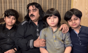 &rsquo;آ تینوں موج کراواں&lsquo; میں عارف لوہار کے بچوں نے کیا مدد کی