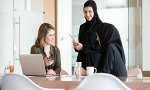 کیا یو اے ای میں شوہر کی زیر کفالت بیویاں وہاں ملازمت کر سکتی ہیں؟