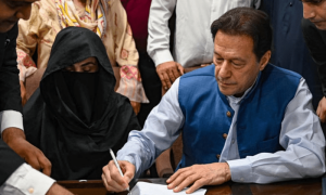 عدالت نے ڈاکٹر عاصم سے بشریٰ بی بی کا طبی معائنہ کروانے کا حکم دے دیا