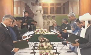 کیا گورنر سندھ کو ہٹایا جا رہا ہے ؟ کامران ٹیسوری کا صحافیوں سے دلچسپ مکالمہ